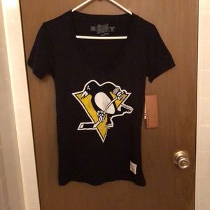 NWT Pittsburgh Penguins V Neck Tee Medium